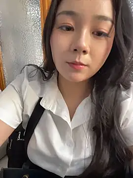 Luna-girl - 坐男人腿上问他有没有反应