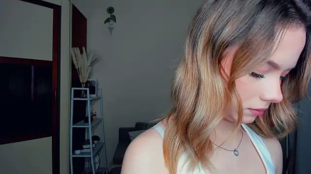 RuthieSaris - Whisper in your ear (ASMR) 🎧