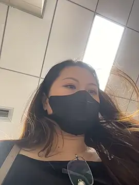 Mimi05231 - 电梯口脱内裤
