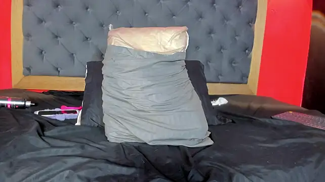 YayaHilton - Fingers so deep and rub clit🥵
