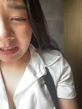 Luna-girl - 坐男人腿上问他有没有反应