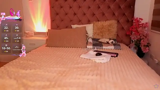 Asian_dhimple - buzzed kittyclit play w/vibrator
