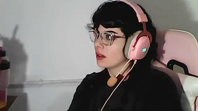 Owly_bloom - suck dildo