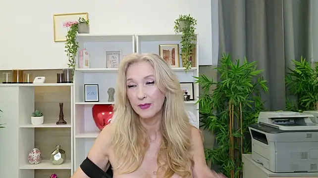 LadyLeea - Play with dildo between my boobs