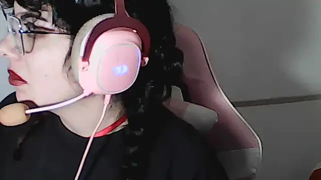 Owly_bloom - suck dildo