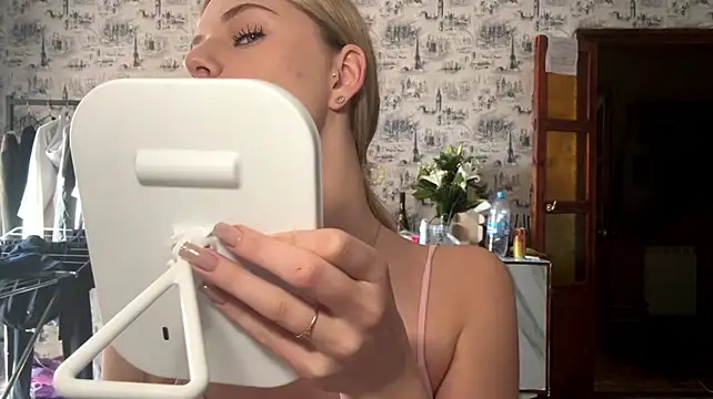 HoneysPiee - tease you with my tongue :P