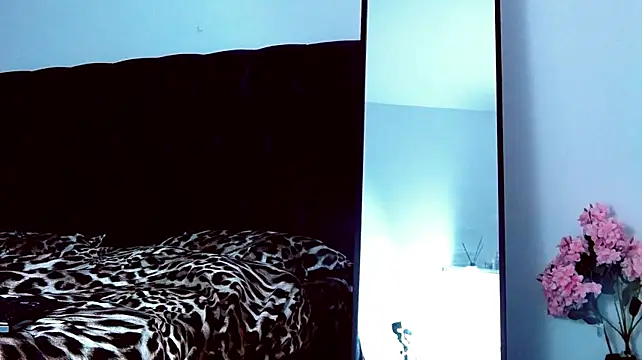 Lunna_Noirre - Make this pussy .. creamy ?