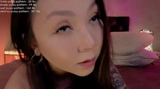 Im_casey - play with nipples