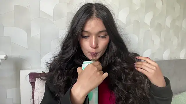 LisetteParajon - Bite lips slowly 😉