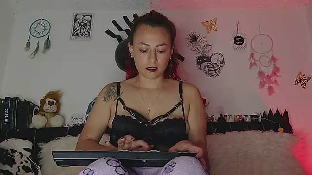 MeganBrown4 - footjob 2 minuts