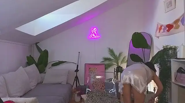 Hannahflora - Make mommy nipples puffy through bra