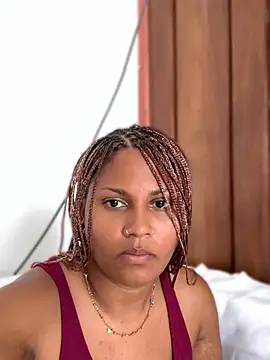 Madelltheebony - Play and oil my pussy