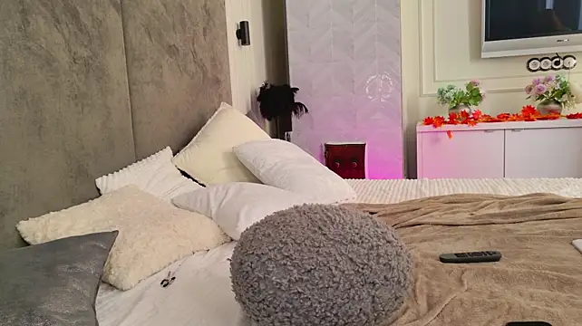 Liv_Fay - take off top🥰