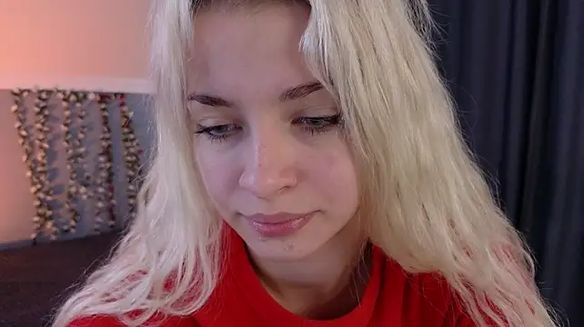 Naomi_Demio - tongue teasing close to cam