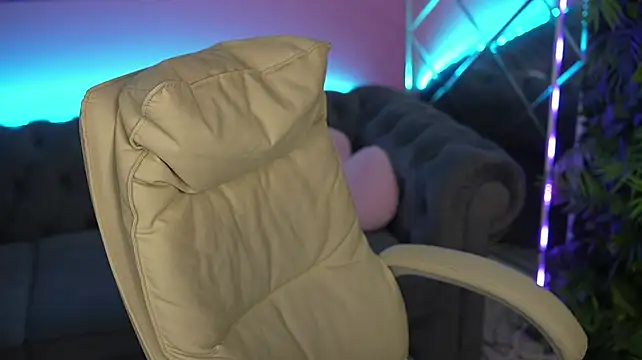 MelisaRoss - Spank my naked ass in doggy ^^