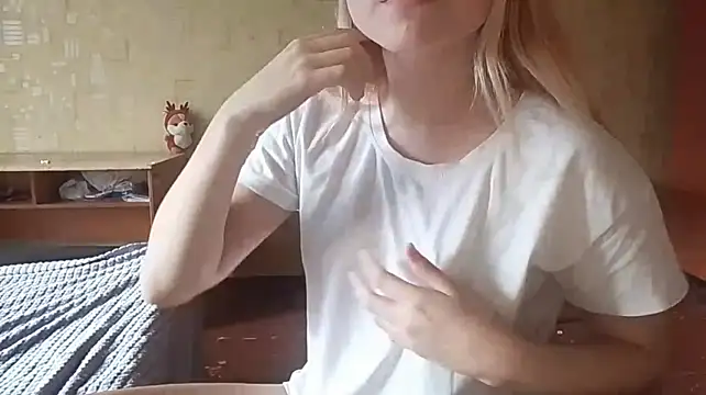 MargoTray - Pinch my nipples under bra