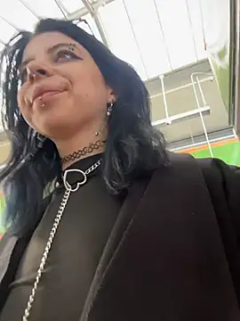 LishuMeow - play with my naked boobs near people