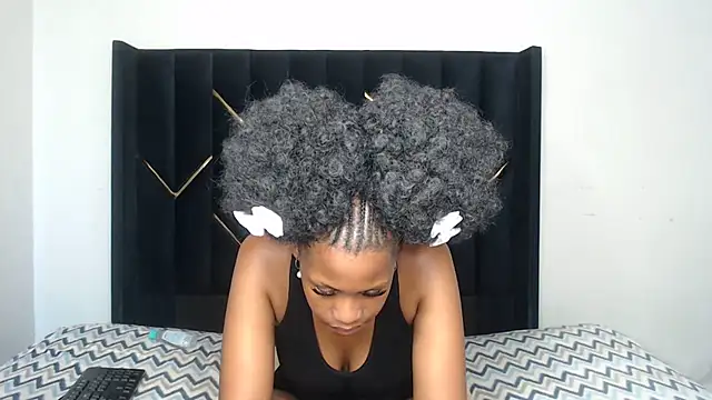 EbonyPoisonCunt - Cling Oiled up ASS