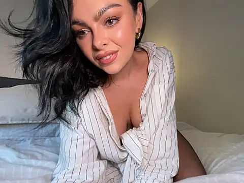 FrancescaXO - Morning Fran, im horny ;)