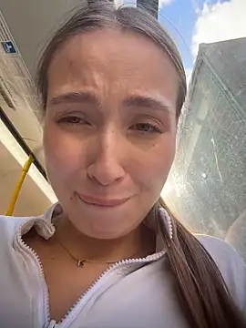 Coconut_milk - Massage pussy in bus