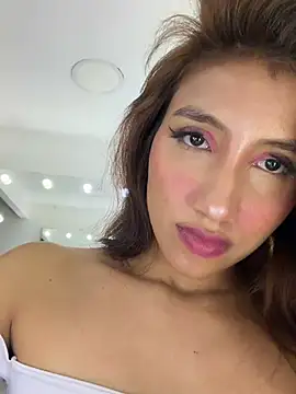 Naomiii__ - Hard anal plug + doggy style position🍑