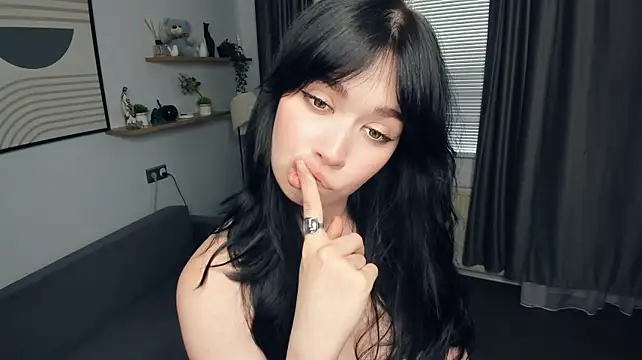 GwynBelous - Gently squeeze the boobs!