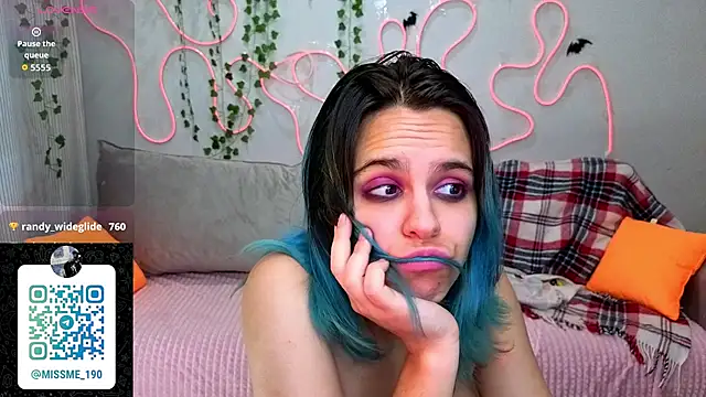 LiraBella - playing with lips💦🥵