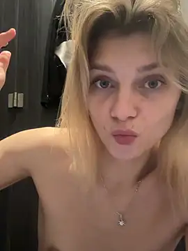ValenciaShock - SQUEEZE MY NAKED BOOBS