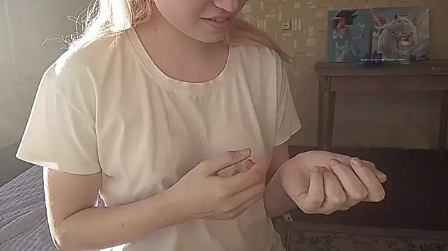 MargoTray - Pinch my nipples under bra