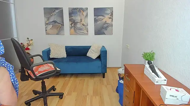 Erica_Edmonton - Show tits