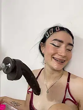 Lizzy_davis3 - control the machine for 2 min milk