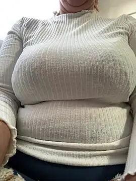 Sweetmystery1 - Bra off under top