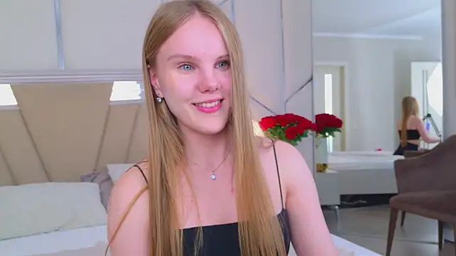 Lili_Lohan - topless photo