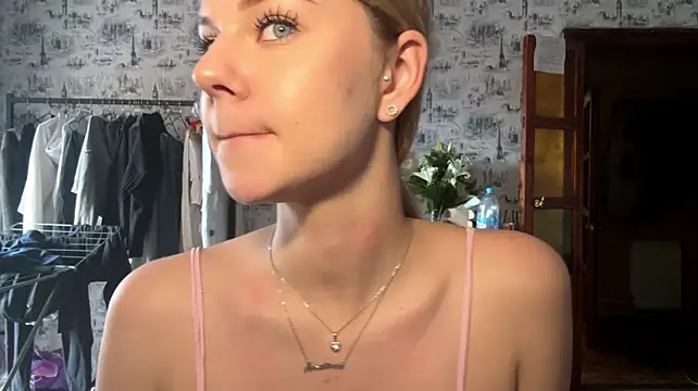 HoneysPiee - tease you with my tongue :P