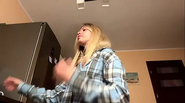 MissLuxxi - tease, spank, pinch cum