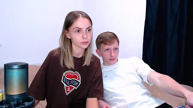 Juliaanddima - show ass doggy
