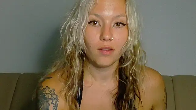 Olivecum - Show my wet hairy pussy!