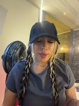 ManuelaVeeleez - play bombombum in pussy