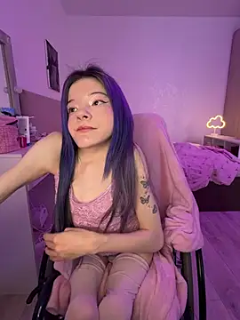MiniSophiaa - Show ass/doggy 5min