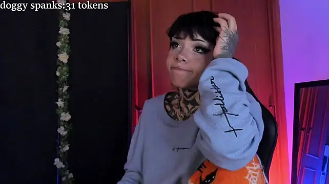 Miss_tomie - suck my fingers close to cam