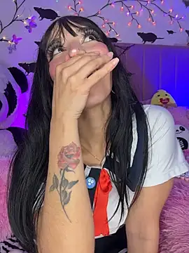 LindaWz_ - Tocuh my titts + biting my lips🫢🍭