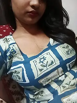 Avii5 - Showing boobs