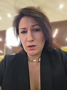 ZhenjaPoledance - Show tits