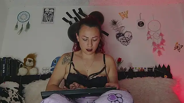 MeganBrown4 - footjob 2 minuts