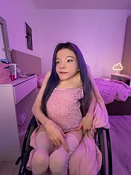 MiniSophiaa - Show ass/doggy 5min