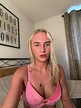 Millymae_ - Dildo in pussy😛