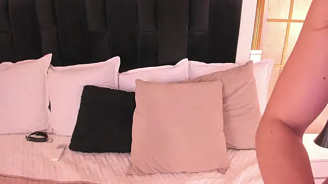Crystal_Rose__ - 🍑 Doggy + Rub ass slow + fast🍑