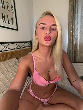 Millymae_ - Dildo in pussy😛