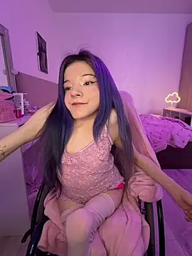 MiniSophiaa - Show ass/doggy 5min