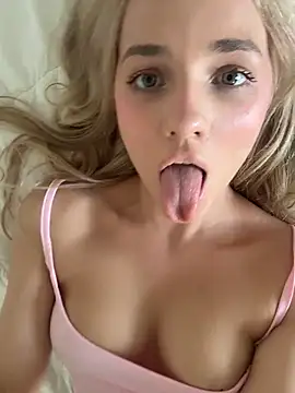 EllaBaby18 - SHOW TITS